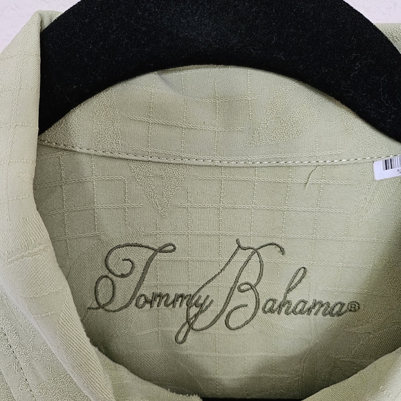 Tommy Bahama Hawaiian Shirt - Picture 2 of 11